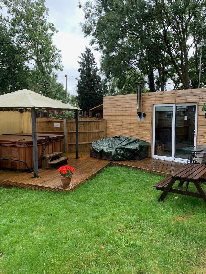 Bedrock Lodge Winterbourne Ngoại thất bức ảnh