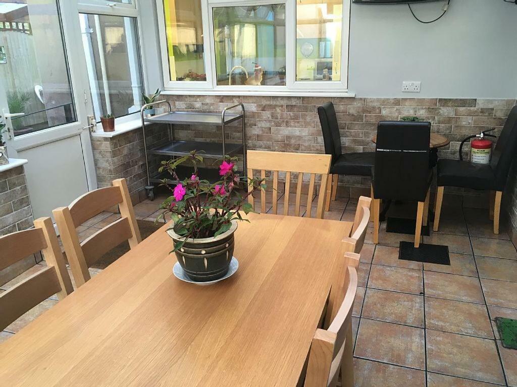 Bedrock Lodge Winterbourne Ngoại thất bức ảnh